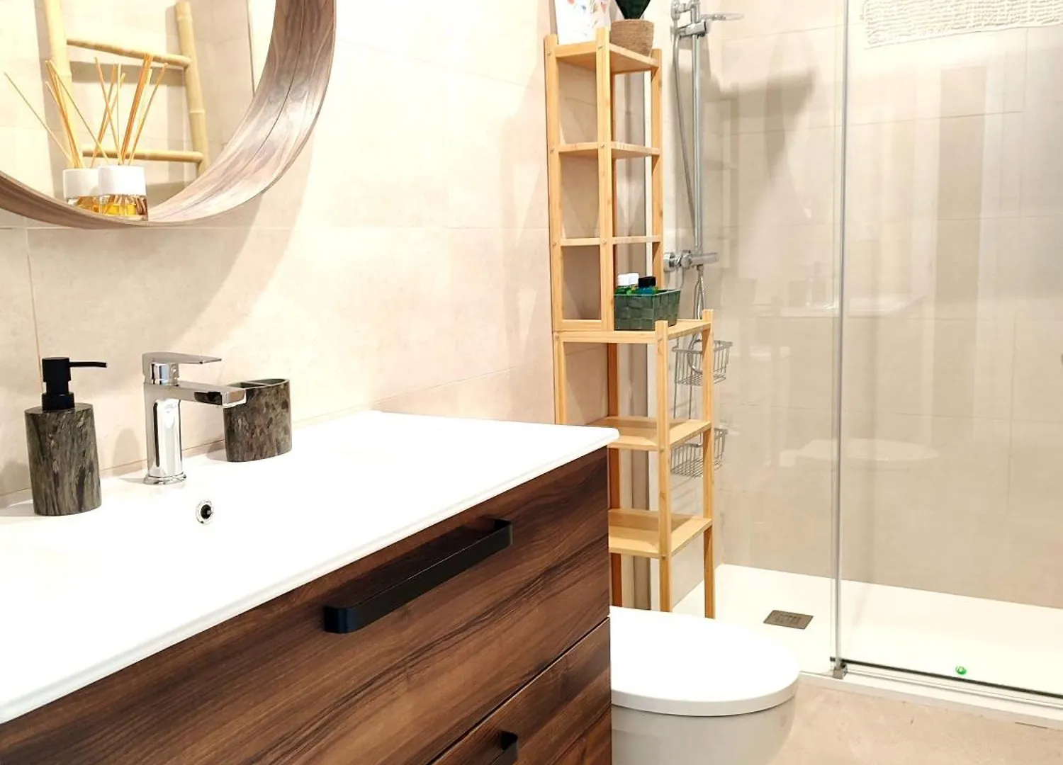 Old Town Ground Floor New Apartment, Beach, Parking Malaga