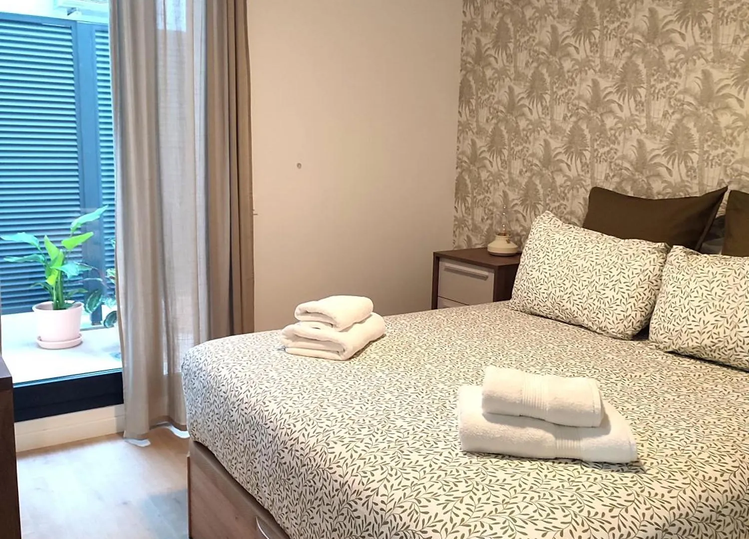 Old Town Ground Floor New Apartment, Beach, Parking Malaga Spain